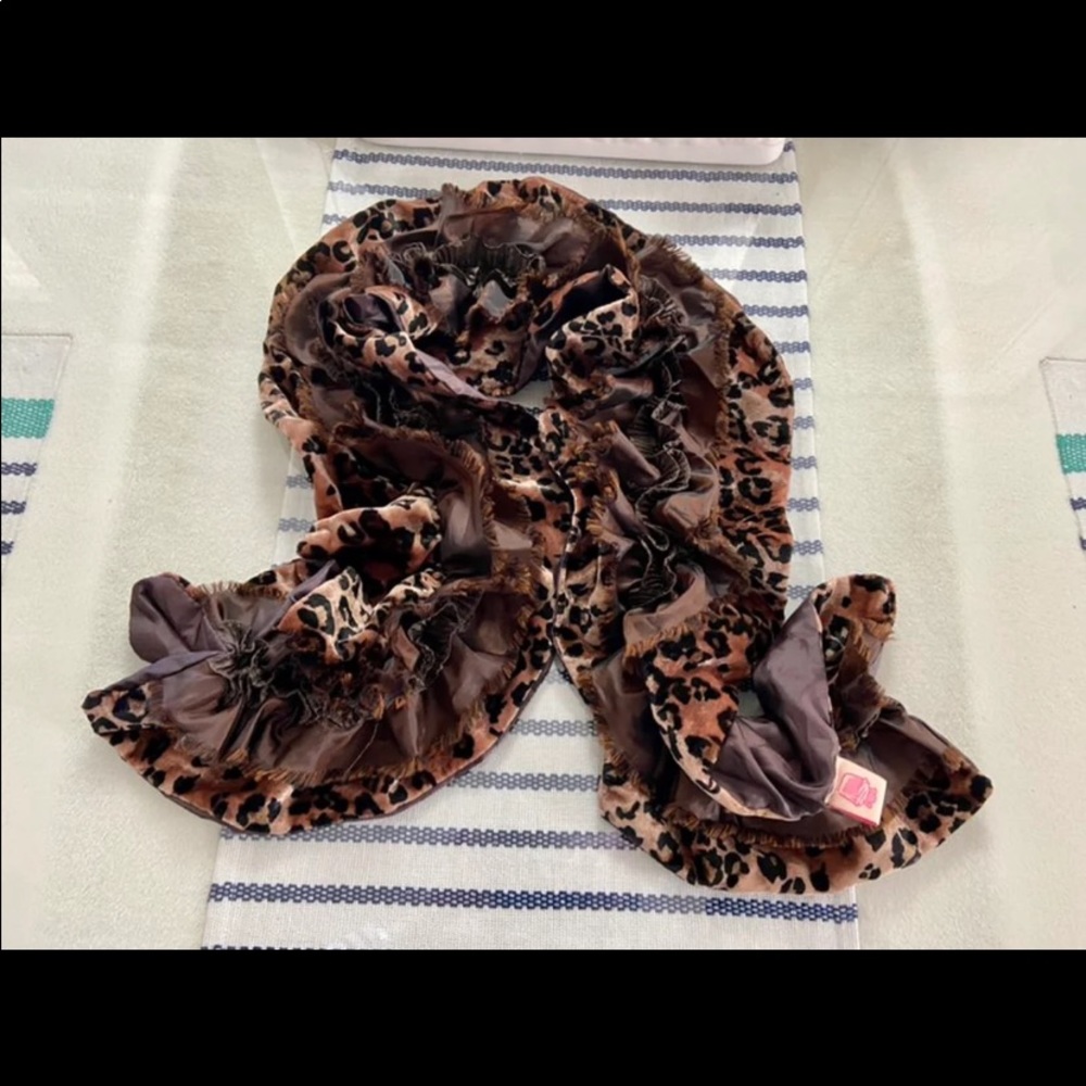 LEOPARD PRINT SCARF - Picture 10 of 10
